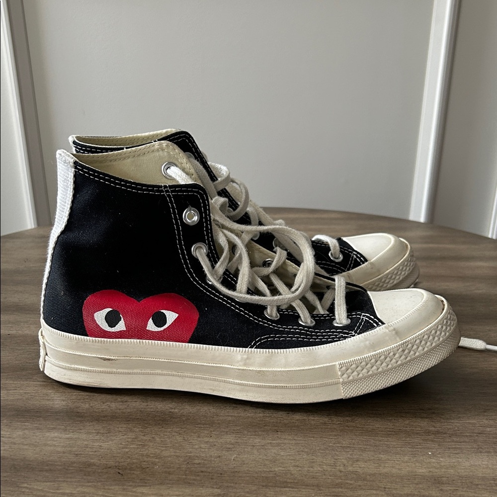 COMME DES GARÇONS PLAY
CDG PLAY x Converse Chuck 70 High-Top Sneakers M6-W8